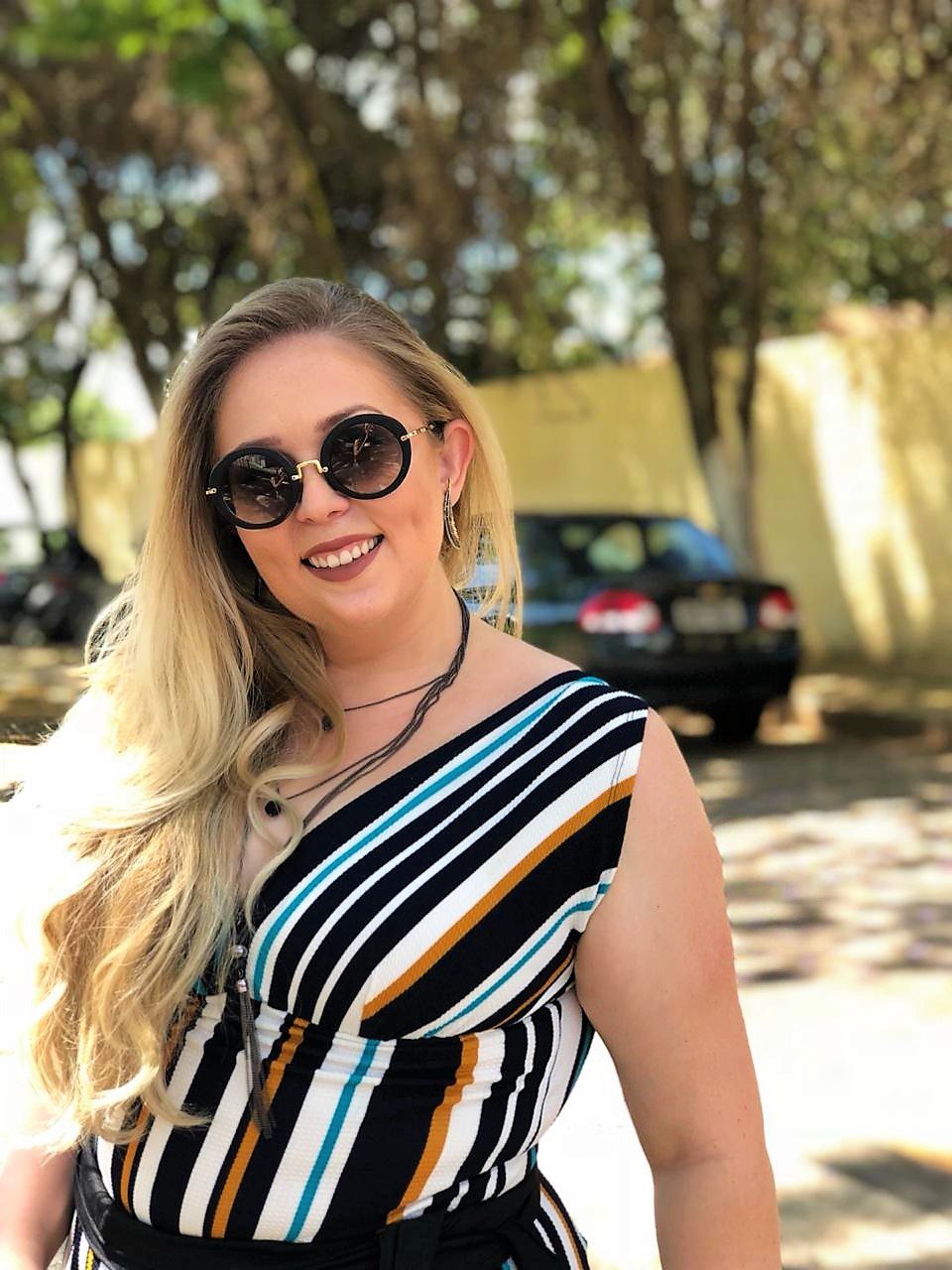 Macacão Listrado - Plus Size